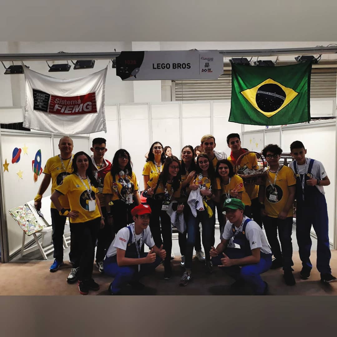 robokodizmir's tweet photo. #RoboKodHighFive takımımız #firstlegoleague Open International Turkey 2019 turnuvasına katılan takımları ziyaret ediyor.
#GeleceginiKodla #scienceishope #scienceunites #umutbilimde #bilimbirleştirir
@izmireba @izmir_ilmem @izmirkalkinma
@BilimKahraman
@egitimbilisim @tcmeb https://t.co/zwFAREM5Rw