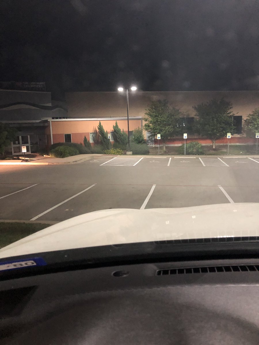 JoshuaDowdy3's tweet photo. This is what happens we you think you’ve over slept for practice but really showed up 30 minutes early... #stupidclock #emptylot #dark30 @kylesockwell @JoshHuger @JoshDavis_USA @mlitzinger @UKLarsJorgensen @afish1 https://t.co/0ldZlwzOYy
