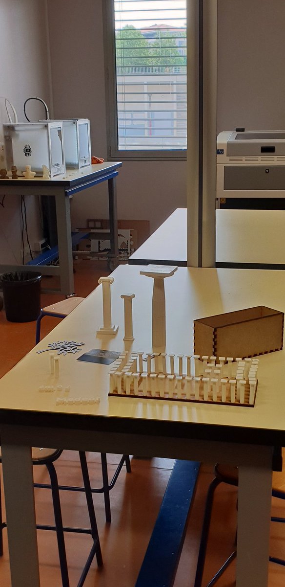 Présentation du #CollegeLab <a href="/Malraux_Makers/">Malraux_Makers</a> et de certaines productions réalisées depuis son ouverture du lors des portes ouvertes <a href="/College_Malraux/">Clg André Malraux</a> . @DANE_Aix_Mrs