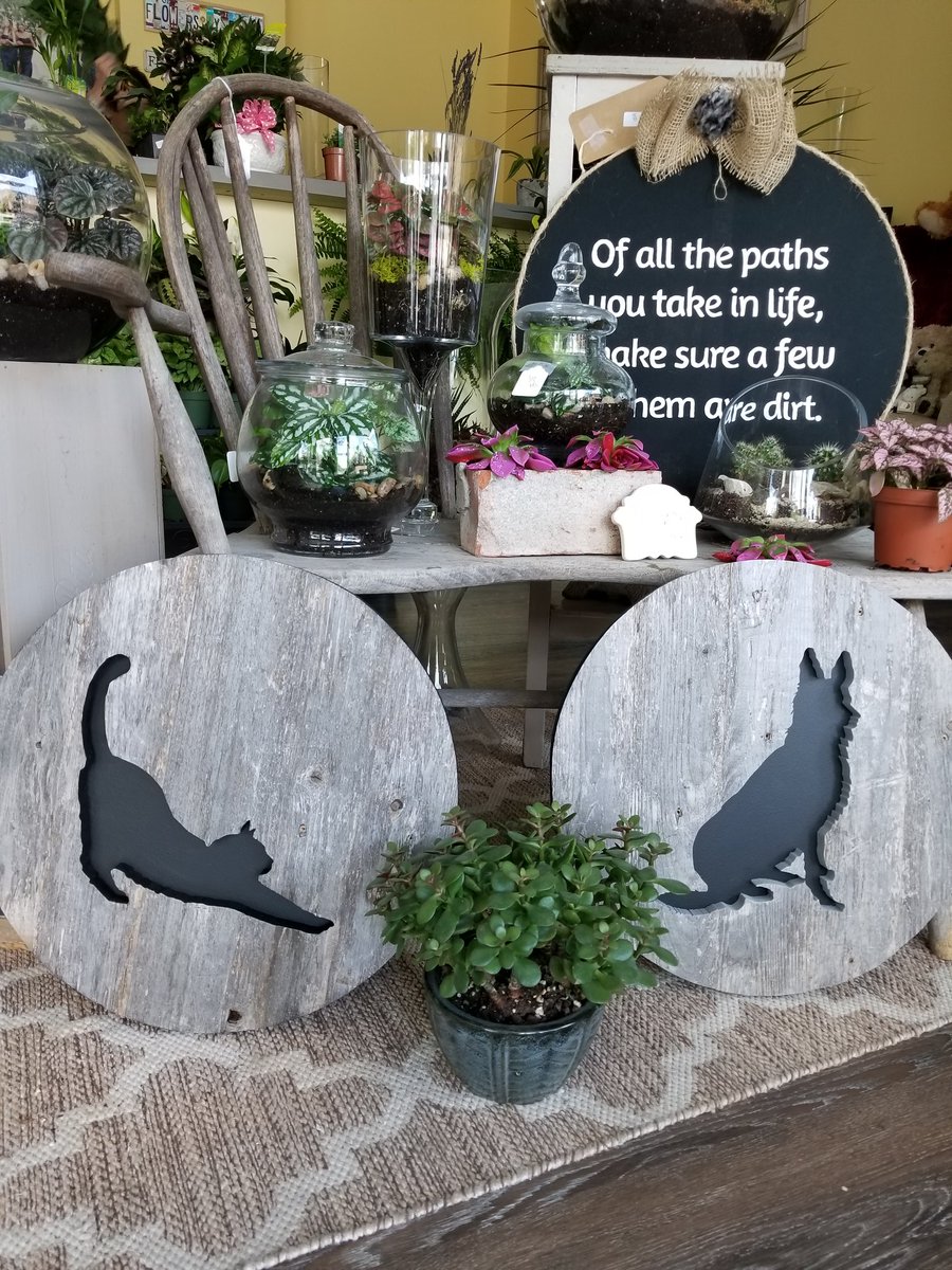 It's going to be a Beautiful Weekend! 🌷 #501BroadwayFlorist 🌻 #EnjoyTroy #ShopSmall #WeddingDay 🌹 #PlantSale 🌱