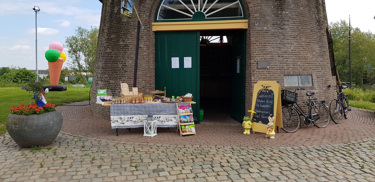 We zijn los open met onze #molenwinkel in #Gorinchem. Speciaal voor de #havendagen hebben we uitgepakt met vele leuke acties! #welkom #poffertjes #wafels #schepijs #springkussen @MooiGorinchem