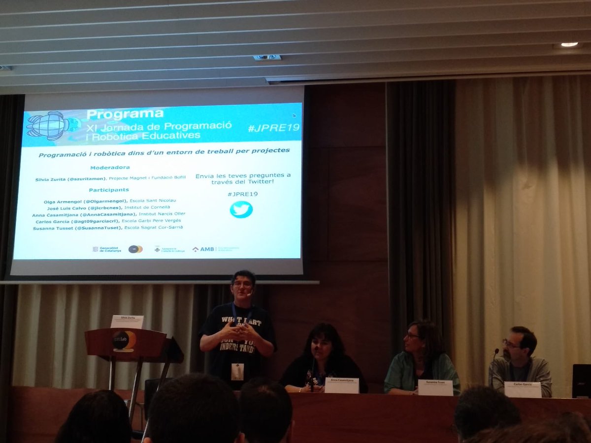 dainaisard's tweet photo. Assistim a la XI Jornada de programació i robòtica educatives #JPRE19 Esperem que trobeu interessant el nostre projecte de #smartcity amb l’alumnat de 2ESO https://t.co/ehucsrv9IX