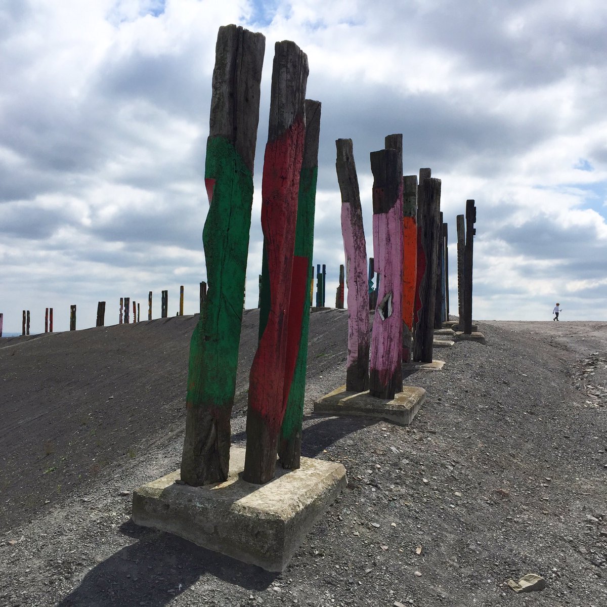 SonjaCityDNA's tweet photo. En op pad in het Ruhrgebied. Vanmorgen Halde Haniel. Blijft magisch, telkens opnieuw. #magisch #halde #ruhrgebied #Ruhrgebiet @RuhrfrauNL https://t.co/dBYk0uMKEn