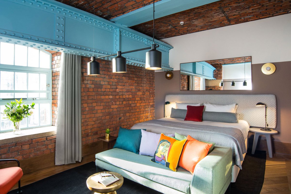 ManchesterPride's tweet photo. Looking for accommodation for Manchester Pride Festival? Why not grab an entire apartment at #NativeManchester?! 🏨 It's right by Manchester Piccadilly Station and a 5 minute walk from all the weekend's events 🎉
Stay with @NativePlacesUK this Pride! https://t.co/5RzqBjATa9 https://t.co/iDmhWfVxvW
