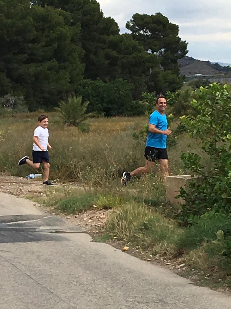 vmcerezo's tweet photo. Deporte en familia, reflexionando junto a lo que más quiero 💙 en el mejor de los entornos, nuestra Santomera y sus caminos! Cogiendo fuerza y cargando pilas para la jornada de mañana! 😊💪 

Adelante y con ganas, muchas ganas! https://t.co/vneJ6995KR