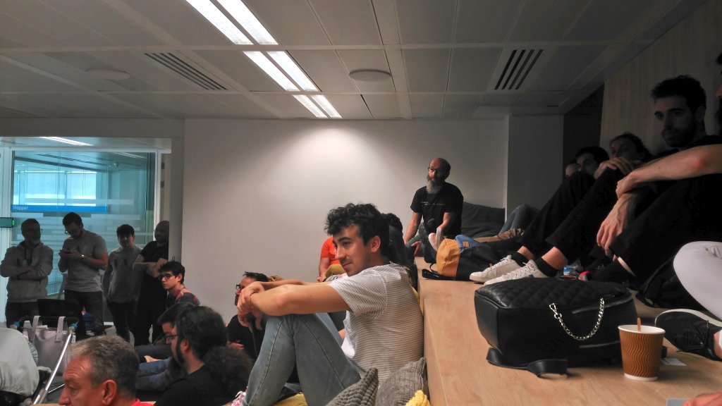 ayuve's tweet photo. Y mira que son enriquecedoras las preguntas del público en @codenares #somoscodenares ¡Aquí no nos comemos a nadie! 😋 https://t.co/qzHZhyvpmZ