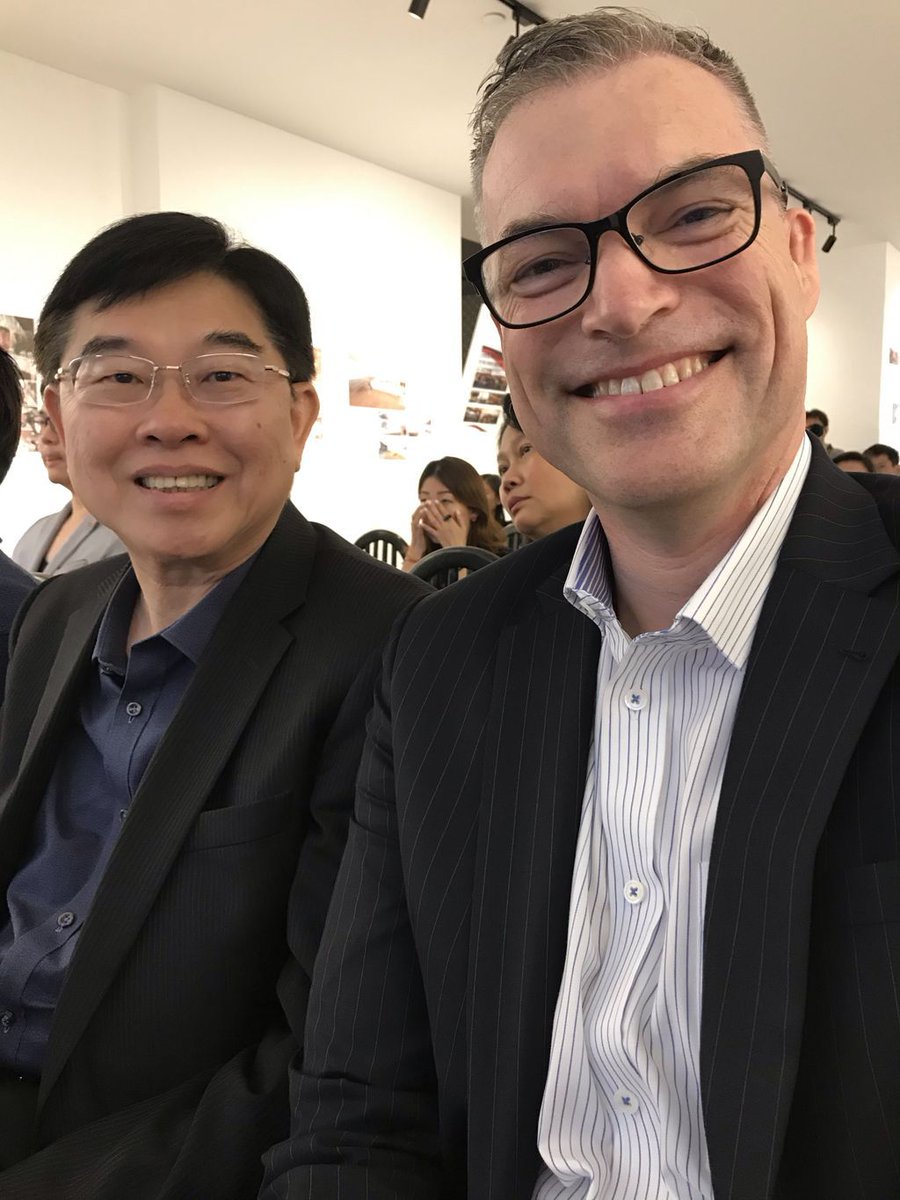 OscarWezenbeek's tweet image. Power of Color in Designing Spaces &amp;amp; Changing Lives. Had an inspiring afternoon exchanging the thoughts and efforts AkzoNobel and leading interior designers put in to make living spaces more colourful at the @SIDSingapore World Interiors Day. #powerofcolor #passionf…