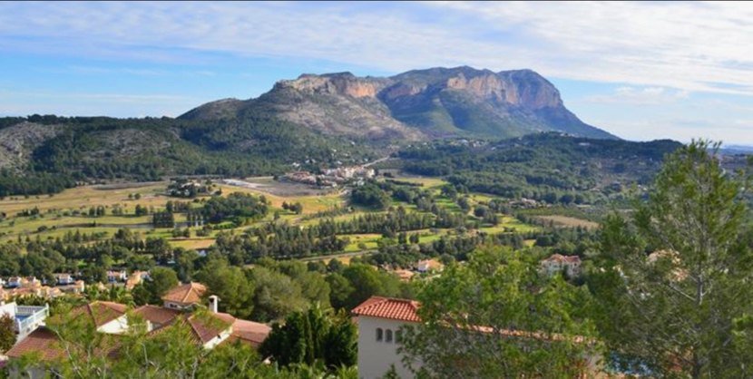vivespons's tweet photo. Si eres un amante del #Golf 🏌‍♂, has encontrado la villa que estabas buscando. Moderna, con vistas impresionantes al Campo de Golf de @lasellagolf Quieres descubrir más? Haz click👇 https://t.co/rN4FHvs7kD
#Dénia #costablanca #VivesPons #Homes @PonsVives https://t.co/Ithlb8a1g9