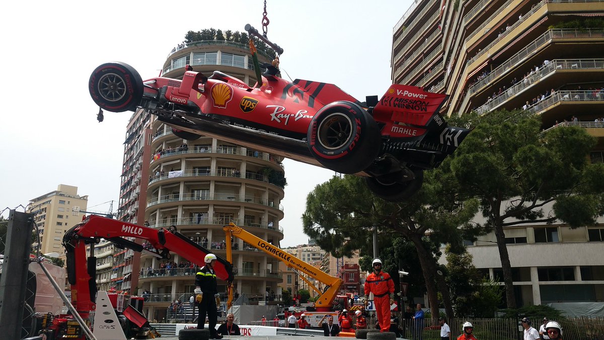 DrLuiten's tweet photo. @ZiggoSportF1 Heeft iemand een screwdriver https://t.co/AvFQwmdE3S