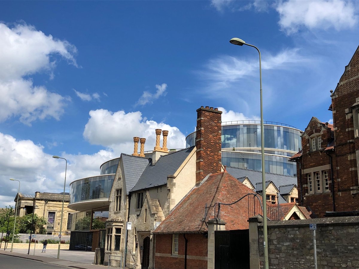 ICalzada's tweet photo. 👨‍🎓👩‍🎓Today at @UniofOxford invited as speaker and kicking-off #FutureOfCities🏙️#Governance🌆panel in #ChileConferenceUK 🇨🇱🇬🇧
at @BlavatnikSchool https://t.co/Dxt5HKfKdZ 

My conference will revolve around #AI #Dataism #SmartCities &amp; CityRegional #Devolution https://t.co/MnWxU44n8Q https://t.co/kPcIeCYcIr