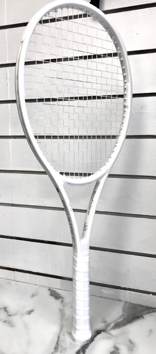 ohanloncmr's tweet photo. Look at my new magician’s wand. Thanks to ⁦@JamesColhoun5⁩ and ⁦@WilsonTennis⁩ for the stringing and customisation. Here’s hoping ⁦@rogerfederer⁩ takes inspiration for ⁦@Wimbledon⁩ 2019 https://t.co/1PywBRAtTy