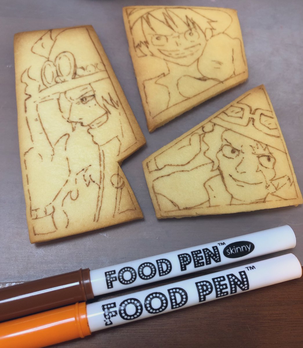 まんなたぬき アイシング絞る前にクッキー生地にだいたい下書きしてるんだけど フードペンをskinnyにしてみたら細い線でこまかい部分まで描けてとてもよいです
