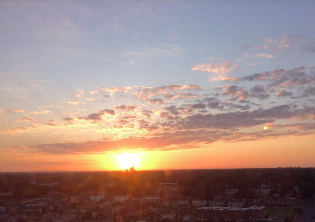 kFergPhotos's tweet photo. Sun is rising behind @YourConcourse this morning. View from @LeBonheurChild. @choose901 #Memphis #CrosstownConcourse https://t.co/K5GiNBI5Z1