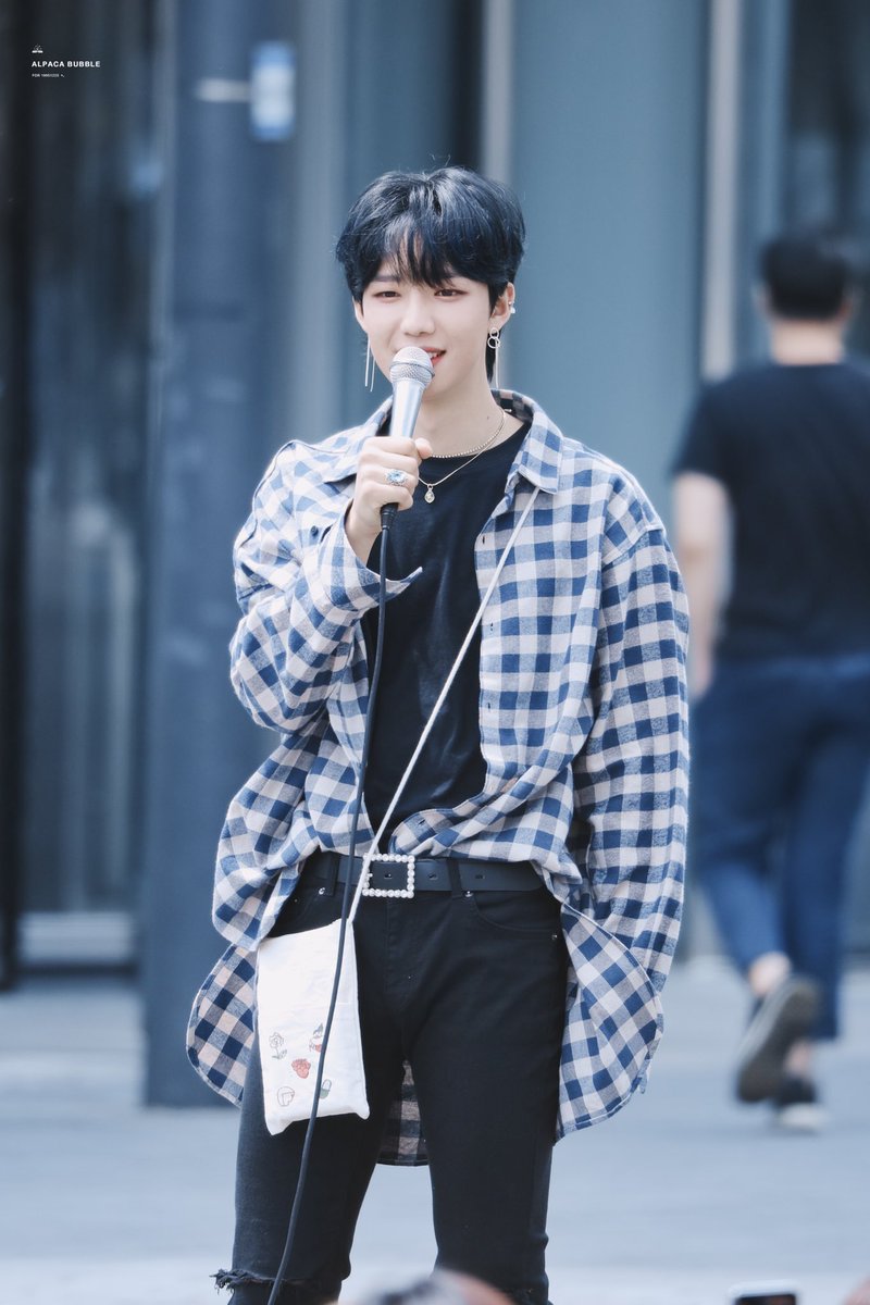 AlpacaBubble's tweet photo. 190525 HQ
Mini FM 
#LIMYOUNGMIN #임영민 #AB6IX 

파란색 https://t.co/o6mzQpK2JS