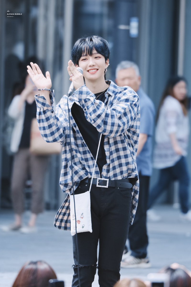 AlpacaBubble's tweet photo. 190525 HQ
Mini FM 
#LIMYOUNGMIN #임영민 #AB6IX 

파란색 https://t.co/o6mzQpK2JS