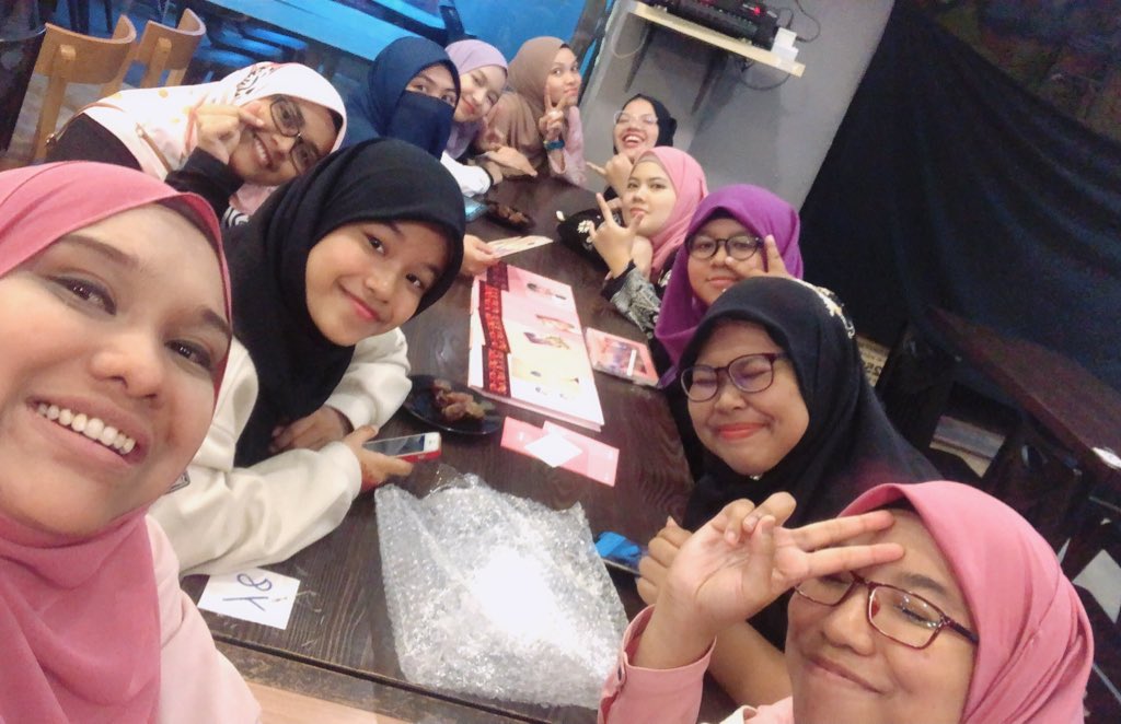 dude7012's tweet photo. Iftar with Fam! 💜💜💜💜💜💜💜
#ArmywithLuv 
#RamadhanProject https://t.co/v7CkjGOLlw