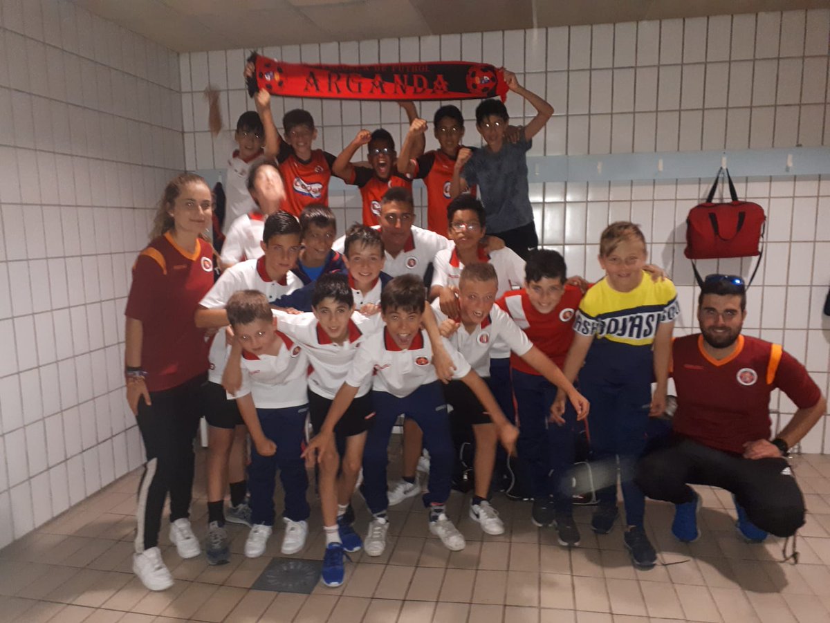 EFA_Futbol's tweet image. Buenos días, nuestro Alevín "C" ganó su derbi fuera de casa vs la AD Arganda CF, enhorabuena por ello chicos, a seguir luchando hasta el final!!! 1,2,3 Escuela!!!!!! #EFArganda #VamosEscuela #Season1819 #RFFM #Derbi