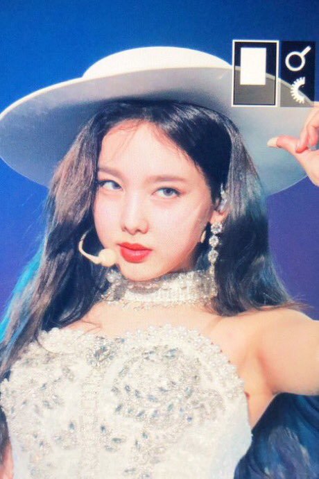 archivenayeon's tweet photo. SHE'S SO POWERFUL https://t.co/JqfbGyUWZ7