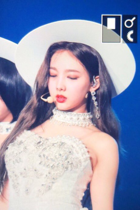 archivenayeon's tweet photo. SHE'S SO POWERFUL https://t.co/JqfbGyUWZ7