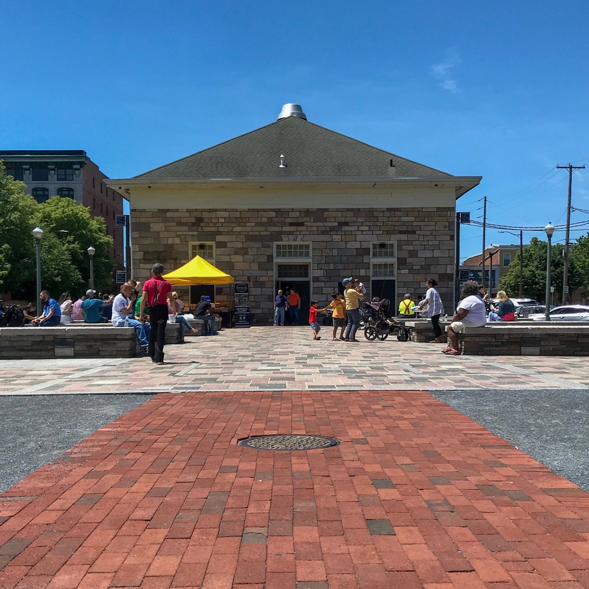 Another beautiful day in the Burg means we’re looking forward to seeing a full plaza of friends once again! Plus, our vendors are ready for the Memorial Day rush with a variety of specials throughout the market. Burgers, fresh fruit and veggies, fish, sweets and so much more!