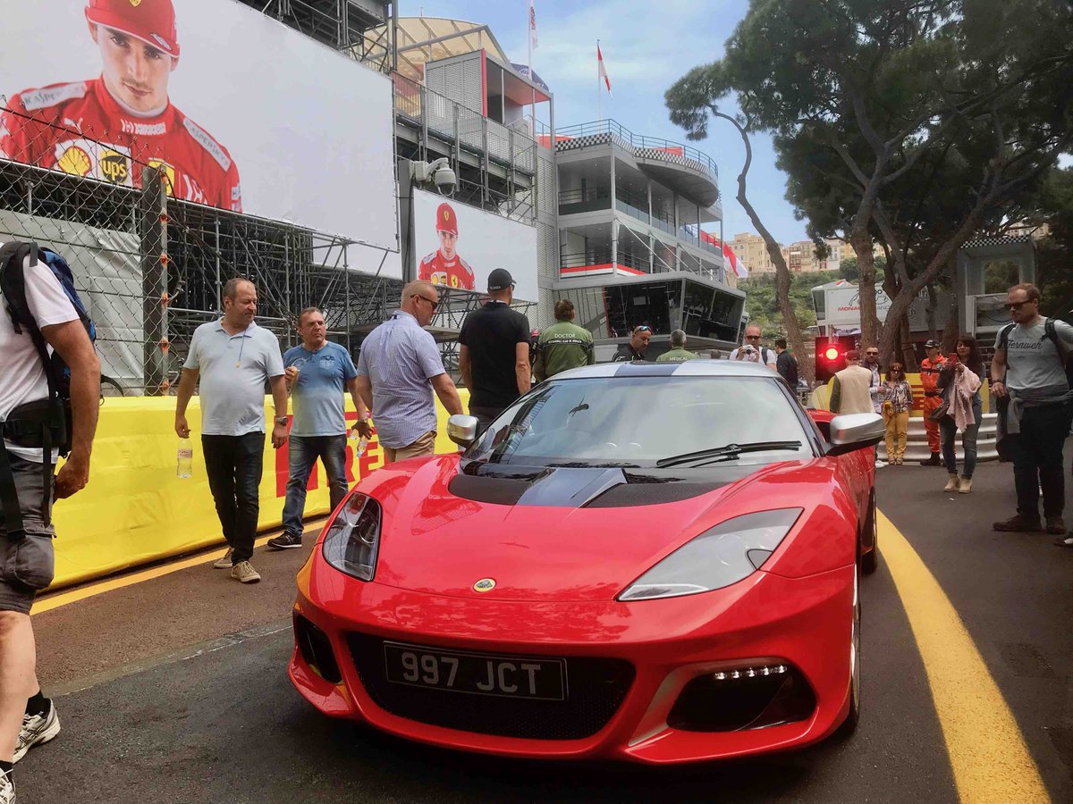 JimClarkTrust's tweet photo. F1 DRIVERS show support for new Jim Clark Museum at MONACO GRAND PRIX!

A HUGE thank you to @F1, @fia and all 20 F1 Drivers for signing the tailgate of the Jim Clark Lotus for charity. Enter our competition to win this amazing prize!

https://t.co/7cU8y4EsDT 

RT to F1 fans 😀👍 https://t.co/TpPWPBQBBg