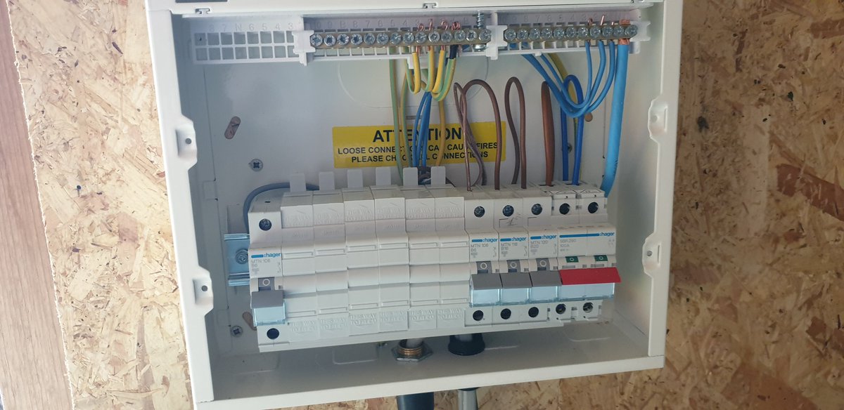 igrelectric's tweet image. Few of the smaller jobs from last week

All done around #Altrincham 
#fuseboxUpgrade #newLights