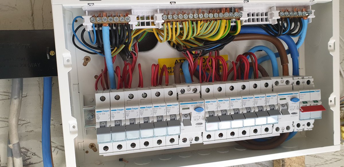 igrelectric's tweet image. Few of the smaller jobs from last week

All done around #Altrincham 
#fuseboxUpgrade #newLights
