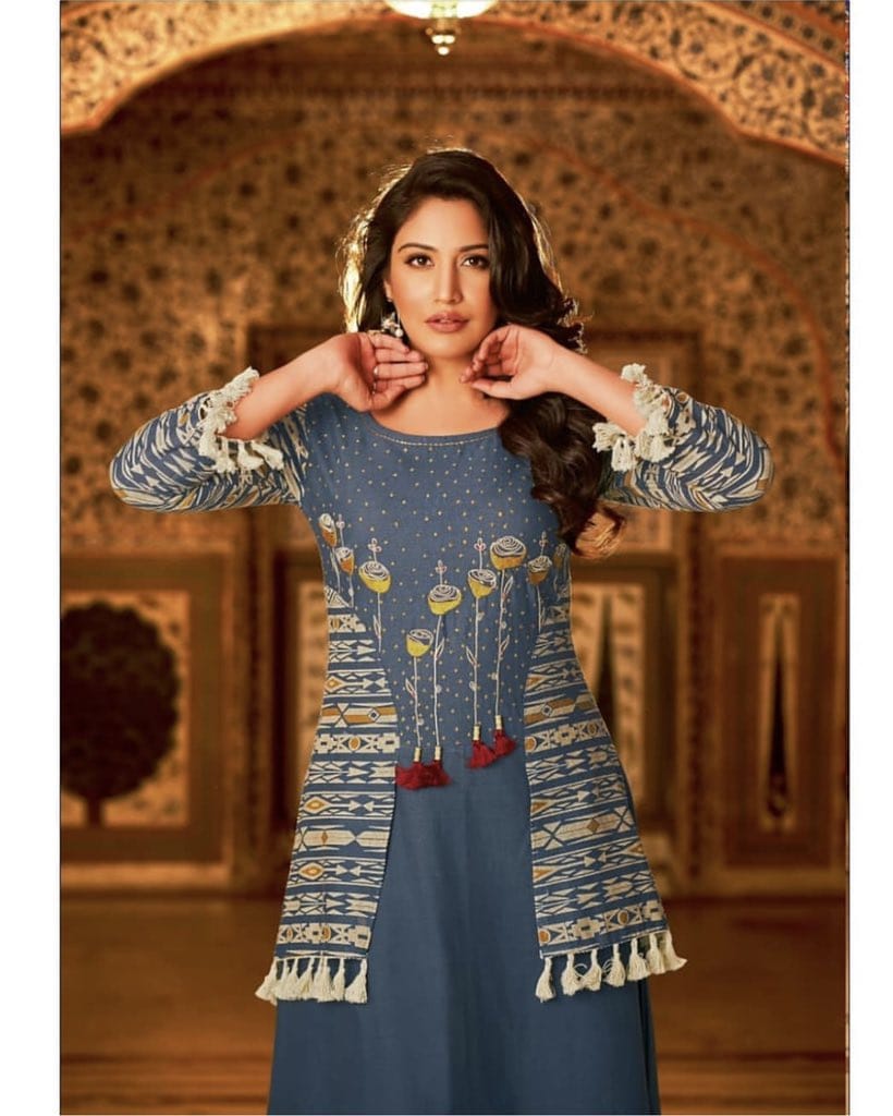 TeamSChandna's tweet photo. [Instagram]
25/06/2019
📸| Exclusive picture shared by @kianafashionhouse 
Nazrana Catalogue featuring @SurbhiChandna 💜 
@bluswanmedia
.
.
#SurbhiChandna #SCians #bestactress #fashiongoals #fashionblogger #fitnessgoals 
#catalougeshoot #photoshooting https://t.co/YLlyf5hQ9F