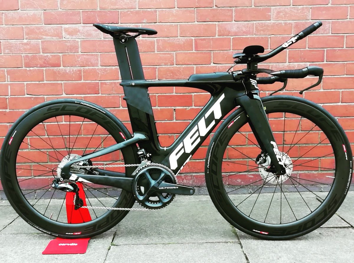 New bike day 😍 

Introducing my new ride: FELT IA FRD DISC. Cheers <a href="/Onitsports/">Onitsports</a> 👌🏼