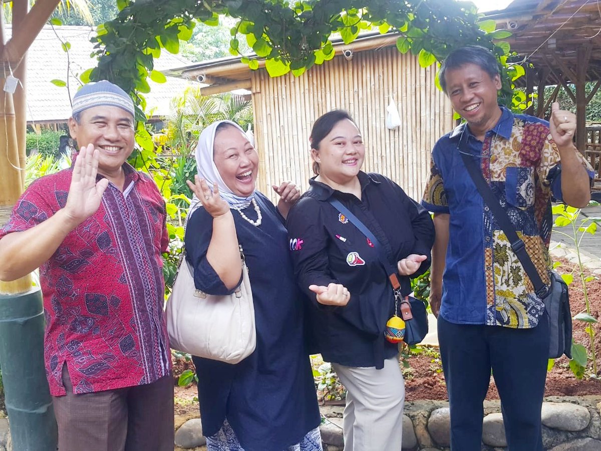 lembagabahasaup's tweet photo. The exes of #pbup #UniversitasPancasila #Farewell https://t.co/rt6XpYB7eY