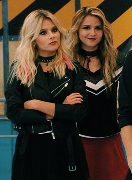 GioReynaudd's tweet photo. Como te extraño amiga @VaaLuuZenere 💕 https://t.co/Y4S0U5IONm