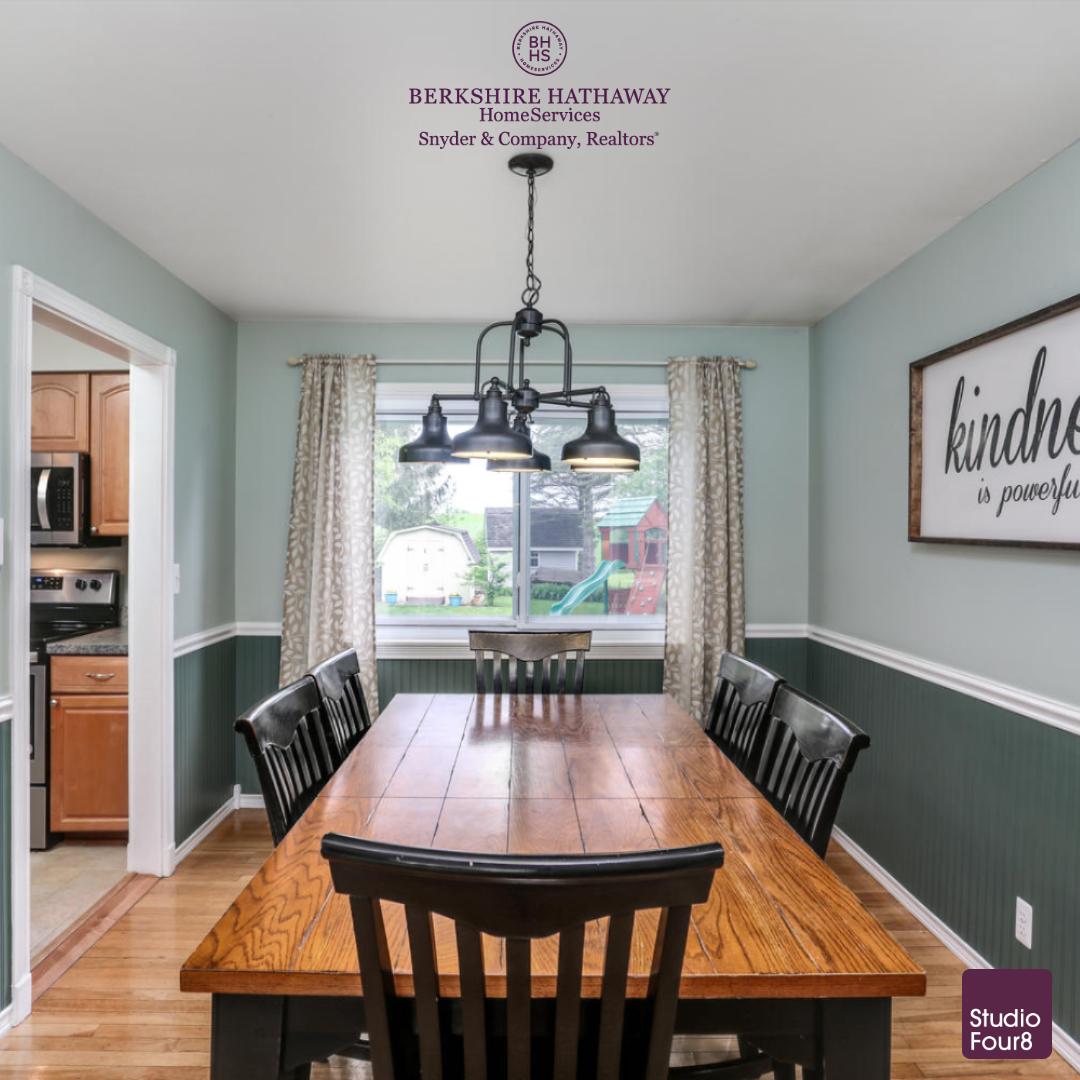 StudioFour8's tweet photo. #ComingSoon to the Market: 507 Old Creek Court, Saline MI. 

This delightful home features 3 bedroom, 2 1/2 baths and a beautiful backyard for friends, family and guests to enjoy! 

#goodtoknow #StudioFour8 #SalineMI
#newtothemarket #MIrealestate https://t.co/vCXOezMOzr