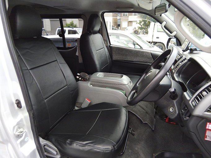 zc_sys's tweet photo. トヨタ ハイエースバン 200系　グランデ シートカバー 車 取り付け 装着写真 #トヨタ #ハイエース #200系 #グランデ #シートカバー #取り付け #装着写真 https://t.co/wV8KCiS6T5 https://t.co/b4S6kyT5Rk