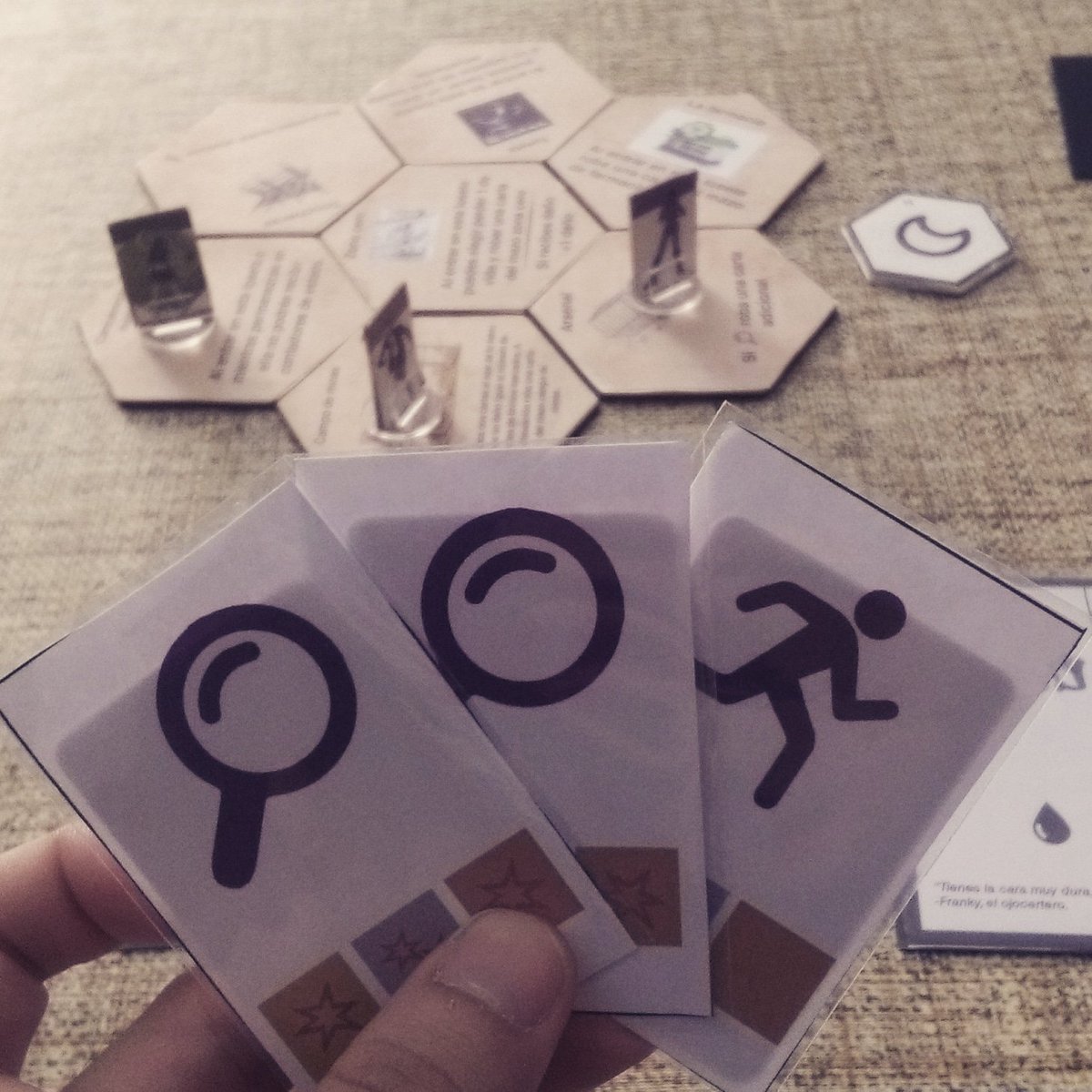 Wild_wars_'s tweet photo. Pues aquí prototipando un poco 🎲 Tendremos que simplificarlo un poco para ganar en diversión y agilidad. Seguiremos afilando el cuchillo gracias a @LudoValencia https://t.co/yDUO3aMSQq