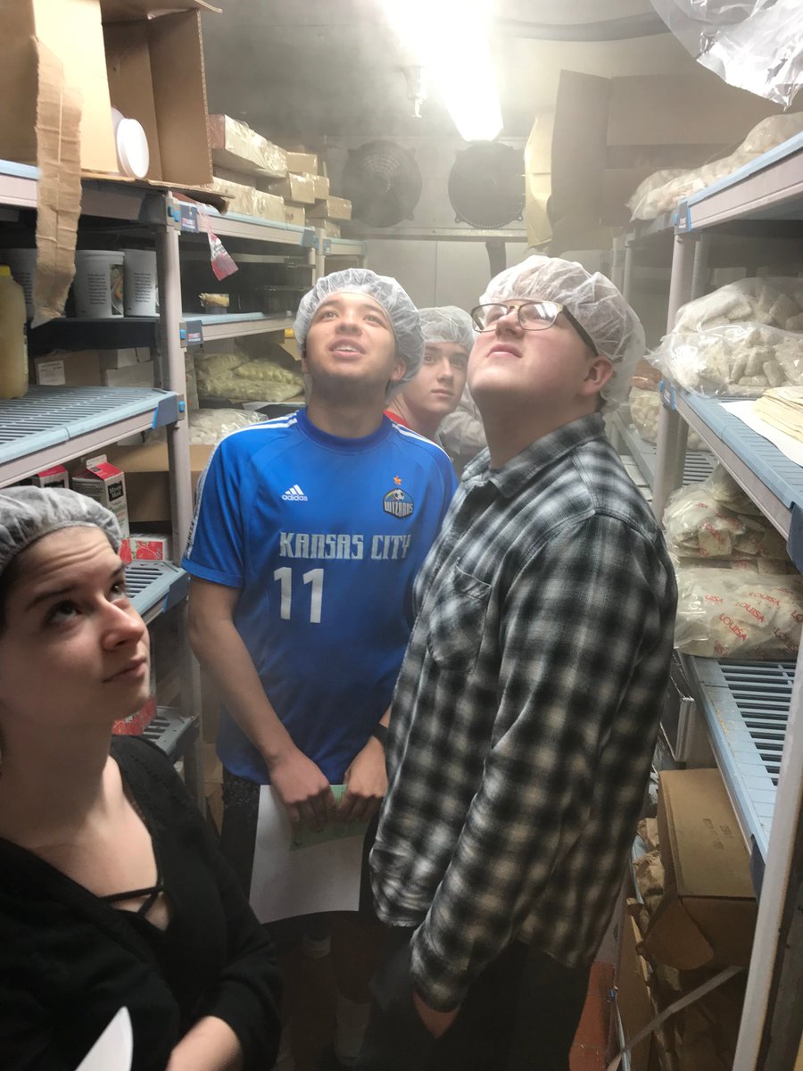 JFowlerLNHS's tweet photo. Our last @ProStart field trip! Students learned how HACCP is used daily @olivegarden, the importance of customer service, and the qualities they look for in an employee. Valuable information for my students, plus a great meal! @GKCRA @MO_ProStart @LNEagleNews @LPSLEADS https://t.co/WAe3n1HKEe