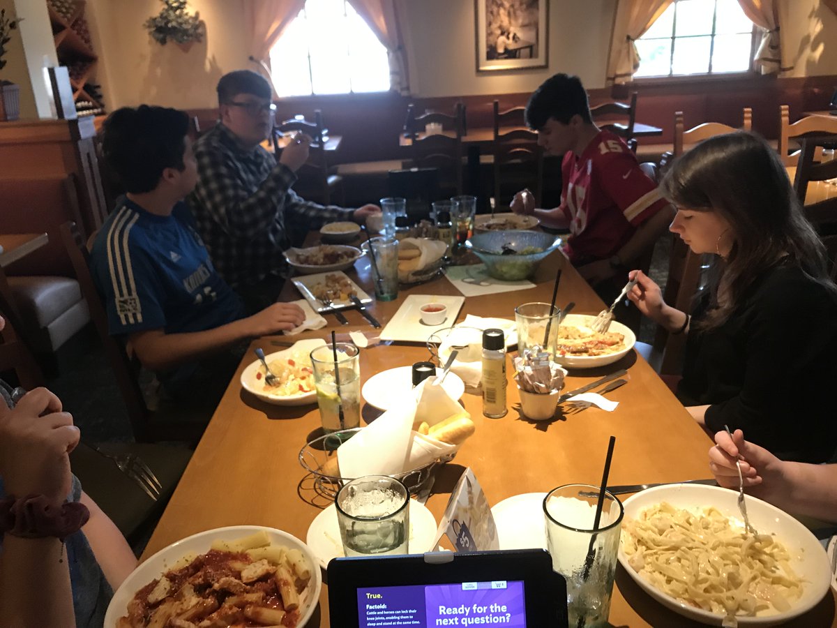 JFowlerLNHS's tweet photo. Our last @ProStart field trip! Students learned how HACCP is used daily @olivegarden, the importance of customer service, and the qualities they look for in an employee. Valuable information for my students, plus a great meal! @GKCRA @MO_ProStart @LNEagleNews @LPSLEADS https://t.co/WAe3n1HKEe