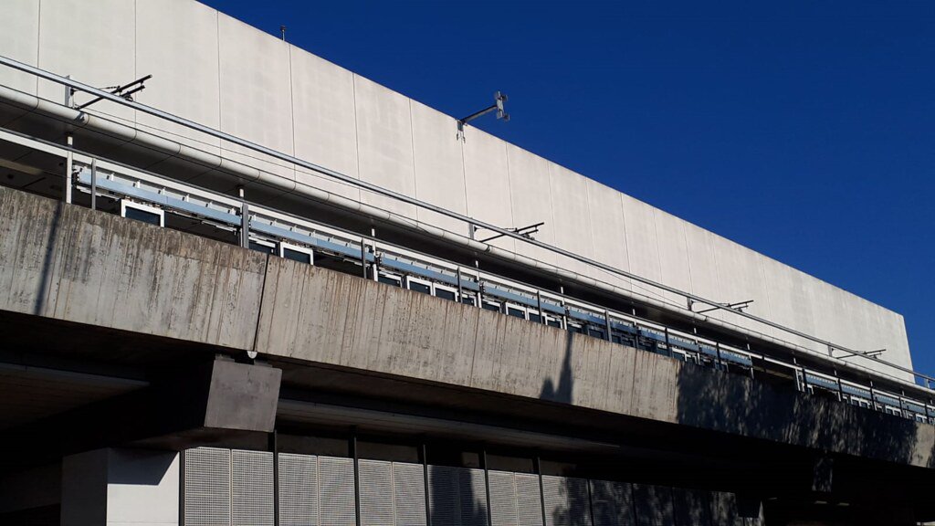 volemL9's tweet photo. ZONA FRANCA - L10 SUD 🚧: com ja vam comentar, contra tot pronòstic es preveu inaugurar també la primera estació del viaducte a finals d'aquest any. S'estan instal·lant les portes d'andana i acabant l'estació (font: Skyscrapercity) #volemL10 https://t.co/q2222h5e0Q