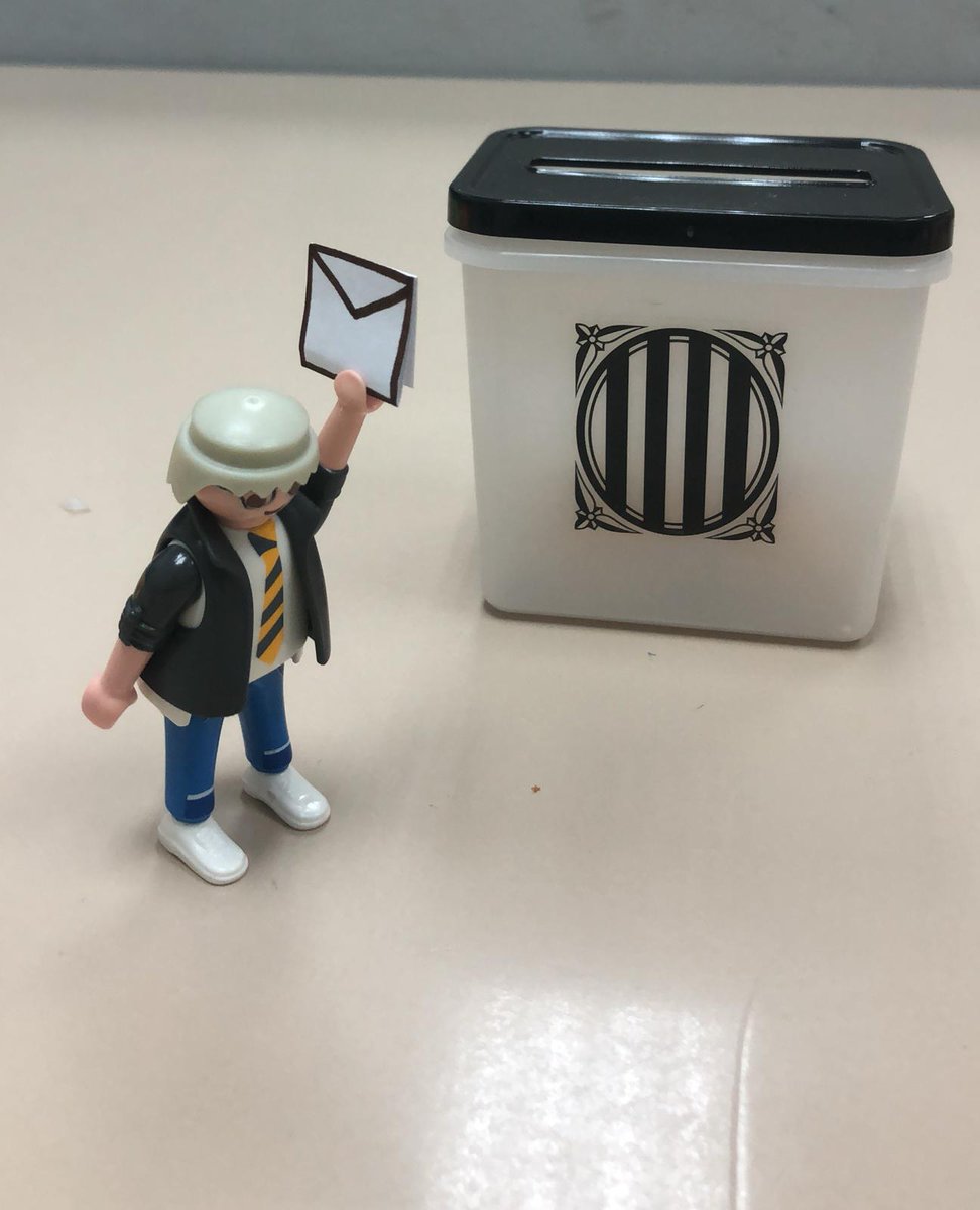 ercmataro's tweet photo. Després de reflexionar i de preparar-se, finalment, en #Quicoteixi ja fa cua per anar a votar el primer de tots demà diumenge, i convida a tothom a què participi de la democràcia!

#SomMataronistes https://t.co/rsa6rHI2do