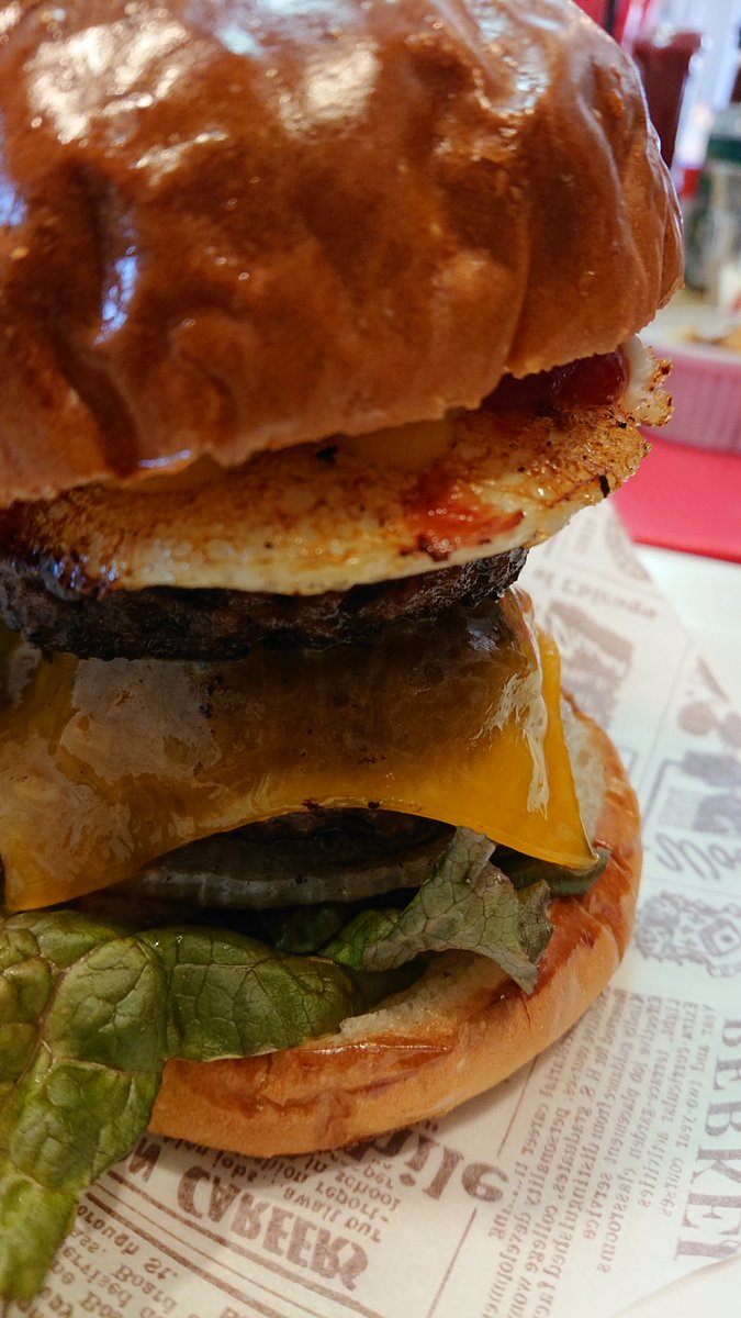 白澤堂 院長 今日は５月の定例ミーティング シンズバーガーさんにて プリンスバーガーいただきました 旨い そしてデカい ミーティングの内容は なんだろ 院にて遊べるゲームの選定 プレステ3と4を置いたらどうかという 内容的には仕事に全く寄与