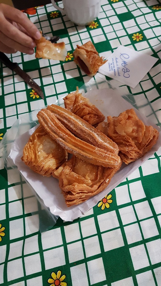 Maguy_84's tweet photo. Desayuno Patrio!!! Saludos de Corrientes Carolina y Magali #Estefinde https://t.co/B4kOZkGEe1