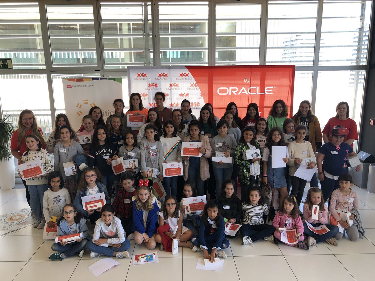 citicresearch's tweet image. Los pasamos genial en #Oracle4Girls gracias niñas!!! 😄