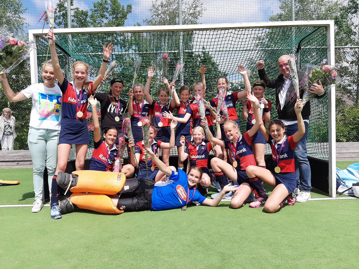 Meiden D2 zijn ruim kampioen!!! <a href="/mhc_amstelveen/">MHC Amstelveen</a> toppers met maar 5 tegendoelpunten