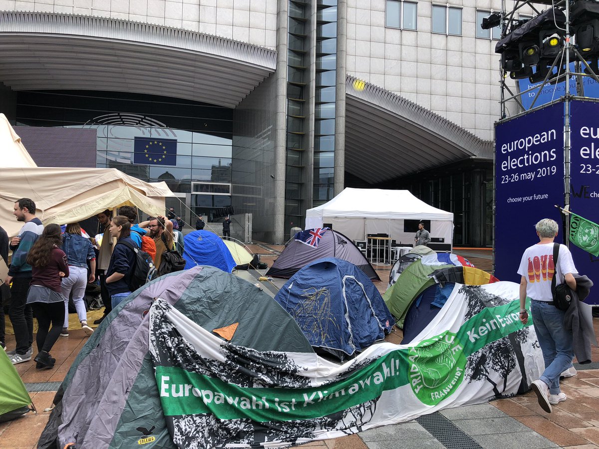 jakobblasel's tweet photo. The youth from all over Europe gathered in front of the european parliament to #occupyforclimate. We are demanding climate justice and asking you to #voteclimate https://t.co/08G65xYUuF