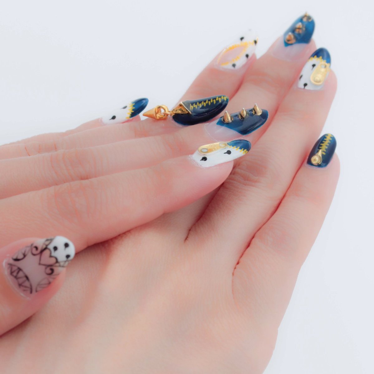 飴しば ブチャラティのネイルでテンション上がってウィッグ装着 ネイルはスティッキィ フィンガーズを表現した中指を見てください 痛くて危険です 自撮りはsnow使ったので詐欺です あのアプリ危険です