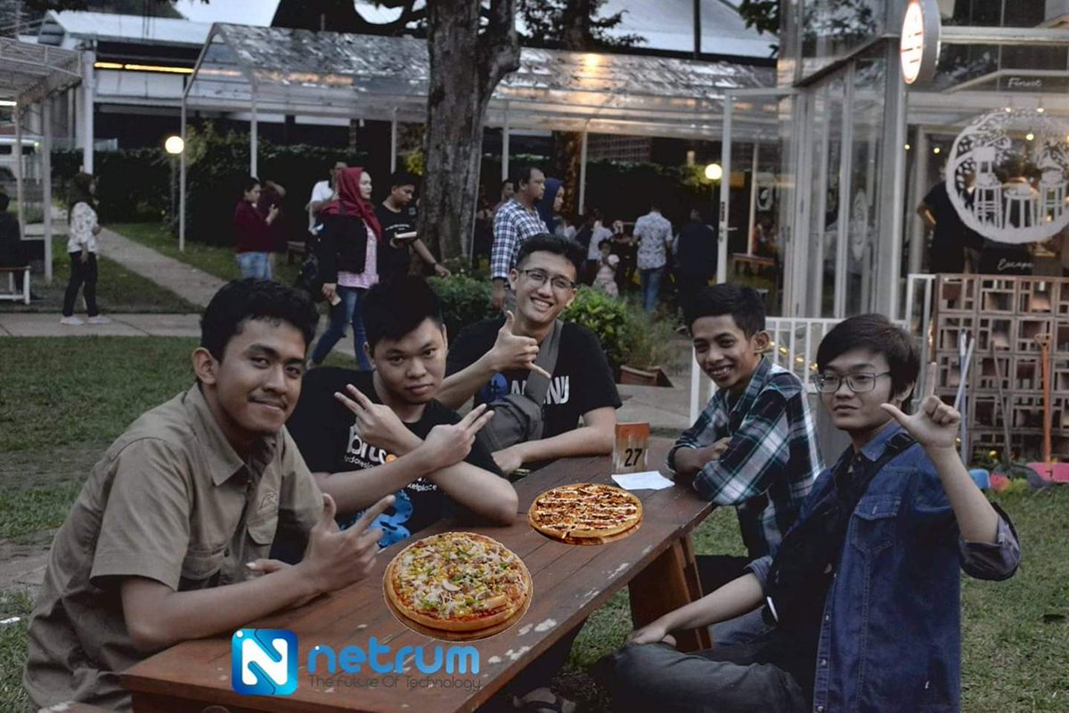 yovvtn's tweet photo. Pada 22 Mei tahun 2010. Laszlo Hanyecz, atau yang lebih dengan dikenal "Bitcoin Pizza Guy" menjadi sejarah sebagai orang pertama yang menukarkan mata uang digital dengan barang fisik. Yaitu membeli 2 pizza seharga 10.000BTC.
#NETRUMPizzaDay #NTR #MASTERNODEINDONESIA https://t.co/N9O5MoPZfO
