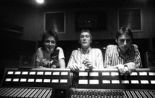 Happy Birthday Paul Weller.
Here he is, with some band members, in Townhouse Studios, Shepherd\s Bush, earlier. 