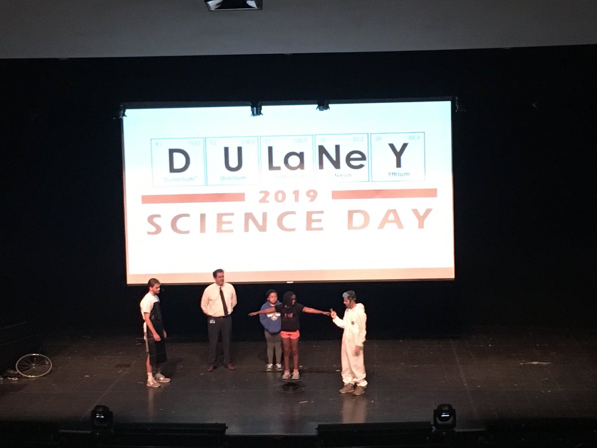 dulaneyscience's tweet photo. Enjoyed hanging with the @PadoniaPride Pandas and seeing Principal @dan_pizzo work some FIZIX magic! #DSD19 https://t.co/bk5hmmy3rv