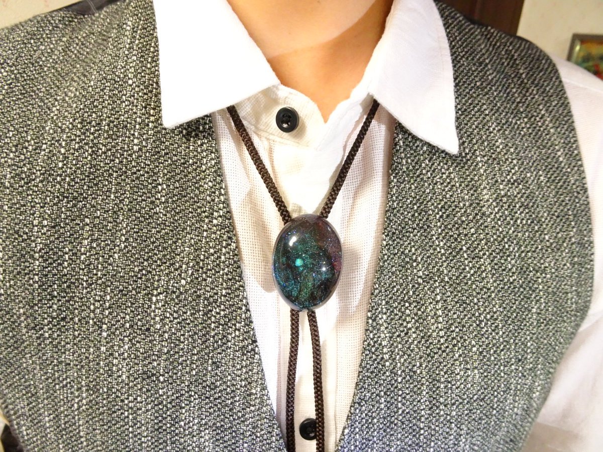 ট ইট র 空のおなか屋 ループタイ 慣れない服だし 着方もわからん ˇwˇ もはや正解がわからない ˇwˇ ウッドレジン ループタイ
