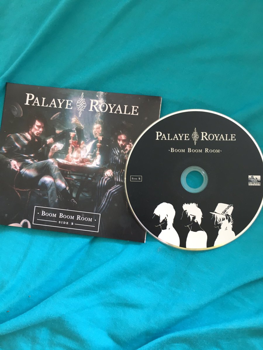 Mezzyy20's tweet photo. Time to listen to @PalayeRoyale cd In my room #boomboomroomsideb https://t.co/yiA9DrMTrf