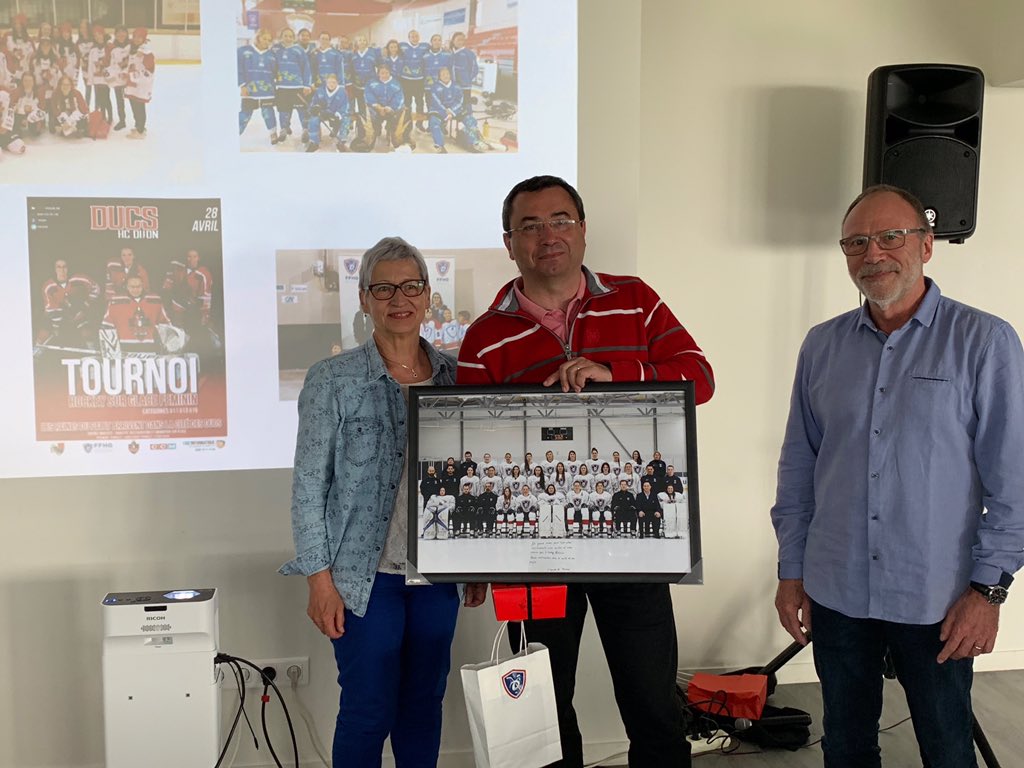 ZNEHockeyFem's tweet photo. 🥅🏒 Réunion #COCD Grosse émotion 😔 Suite à mon départ pr l’étranger, je quitte ma fonction de co-délégué. Merci pour l’attention du jour, spécial merci à #JJHardy pour son accueil et sa confiance #HockeyFeminin #HockeyFamily @Hockey_FRA @france_hockey @PoleFrance https://t.co/zJbpZNknbV